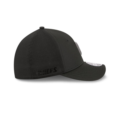 Kansas City Chiefs 2026 Training Black 39THIRTY M-Crown Stretch-Fit Hat