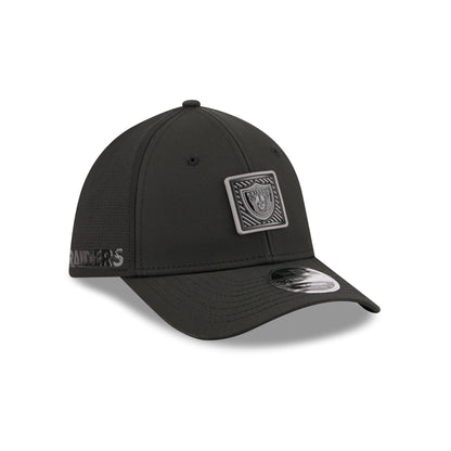 Las Vegas Raiders 2026 Training Black 39THIRTY M-Crown Stretch-Fit Hat