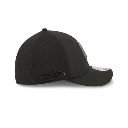 Pittsburgh Steelers 2026 Training Black 39THIRTY M-Crown Stretch-Fit Hat