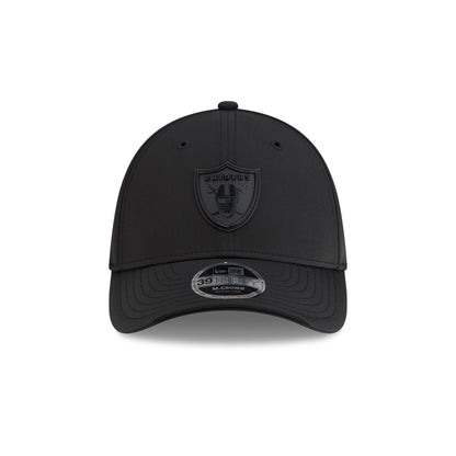 Las Vegas Raiders 2026 Sideline Black 39THIRTY M-Crown Stretch Fit Hat