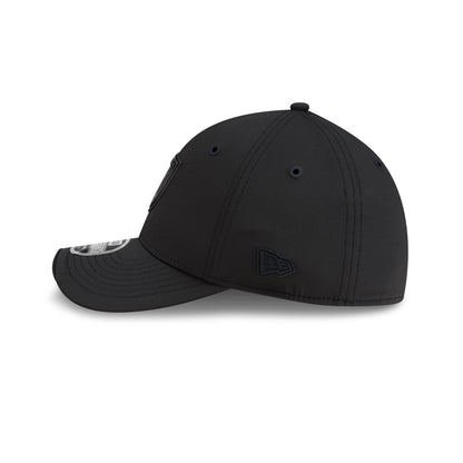 Las Vegas Raiders 2026 Sideline Black 39THIRTY M-Crown Stretch Fit Hat
