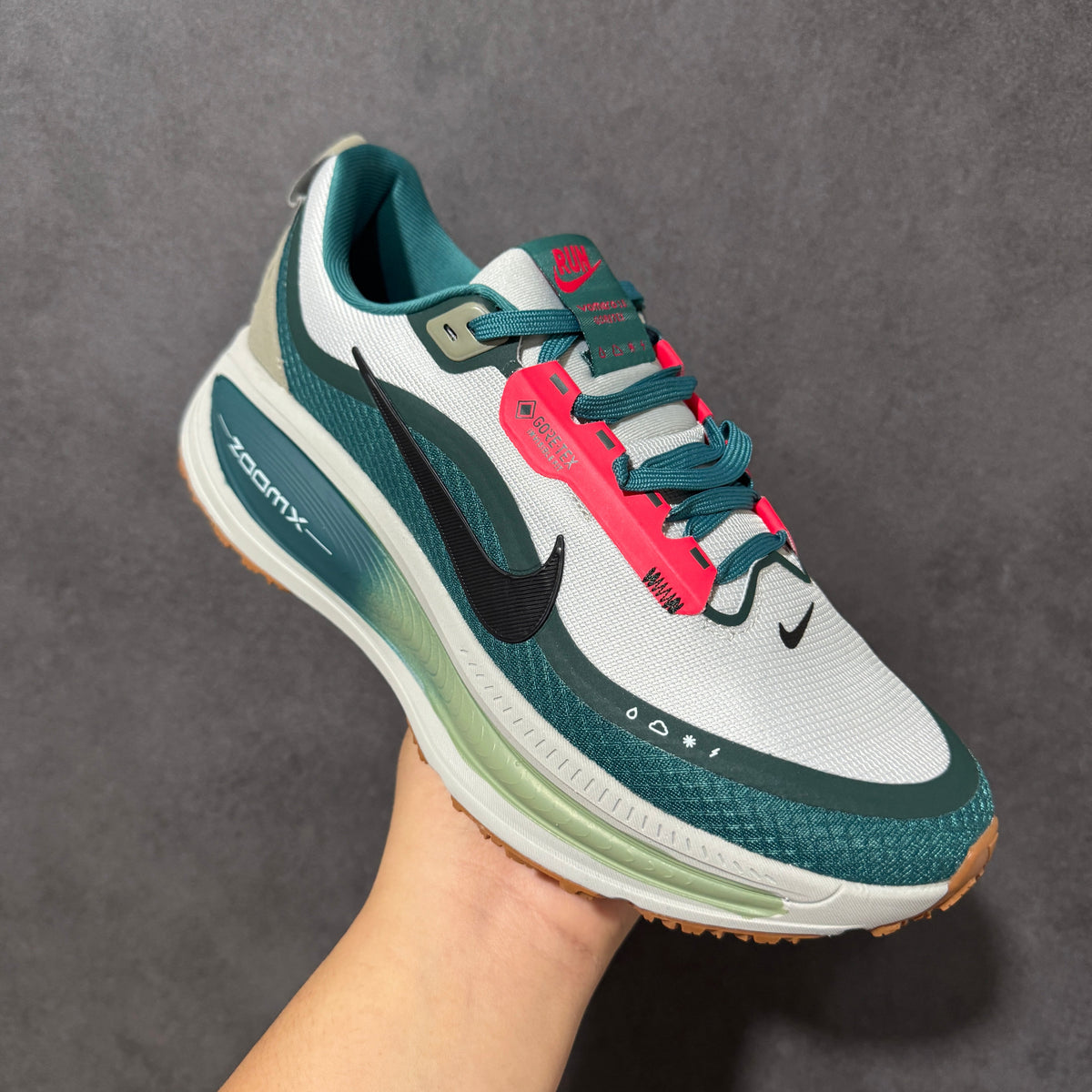 Zoom VOMERO 18 Gtx-HQE98-001